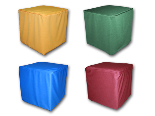 Alquiler puffs cuadrados enfundados en tela de distintos colores