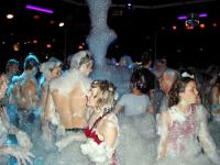 Alquiler Fiesta de la espuma en el interior de una discoteca en Ibiza