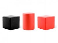 Alquiler de puffs redondos y cuadrados de distintos colores