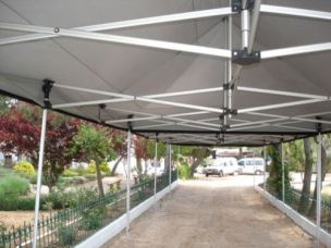 montaje profesional de tuneles de carpas para exteriores