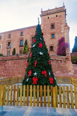 árboles de navidad en alquiler con decoración festiva para exterior 
