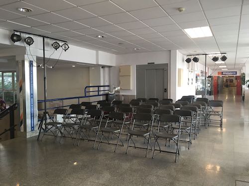 Alquiler de sillas plegables para conferencia colegio Madrid