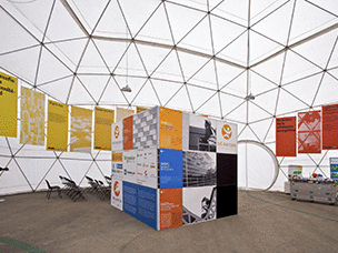 alquiler de paneles expositores para exposición corporativa Exposición fotográfica Solar Decatlon	