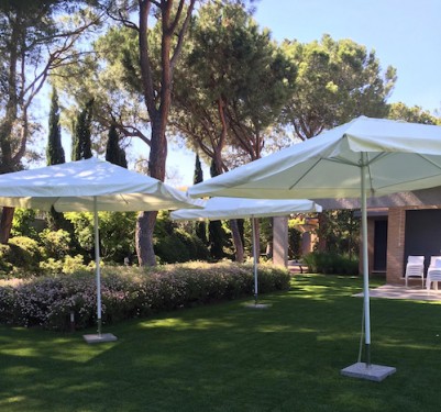 alquilar parasoles para eventos en jardines y terrazas