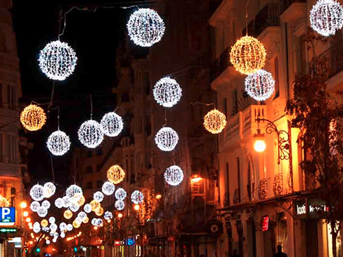bolas de lud led en alquiler para adornar calles Navidad	