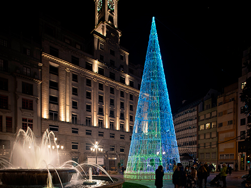 Árbol de Navidad cónico con luces LED RGB programables