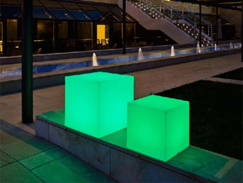 Lámparas cubo en alquiler con luz led en su interior