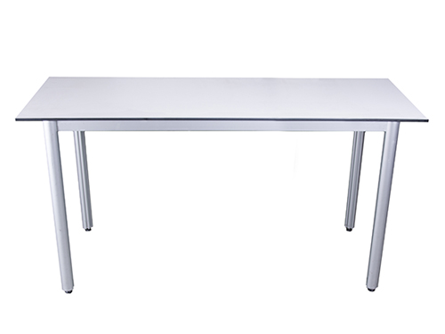 Alquiler de mesas rectangulares blancas de madera y metal para eventos	