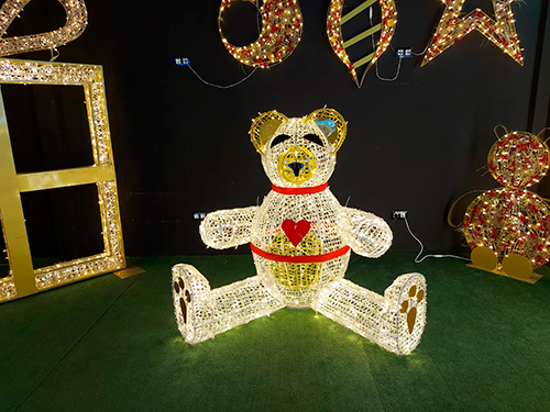 Motivo navideño mediano en forma de oso sentado con luces LED