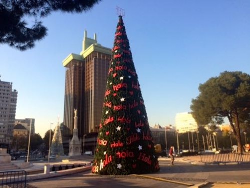 Árbol Navidad 15 metros en Plaza Colón
