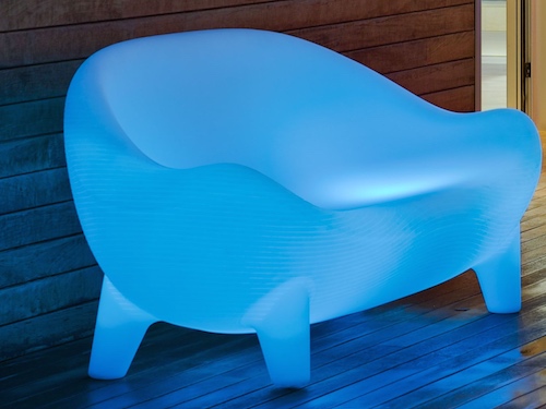 Alquiler de sofás chill out iluminados con leds de colores y sistema inalámbrico